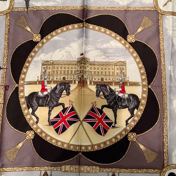 Vintage Art of the Scarf 34x34 Square Scarf from Tie Rack Ltd London Royals - Picture 2 of 15